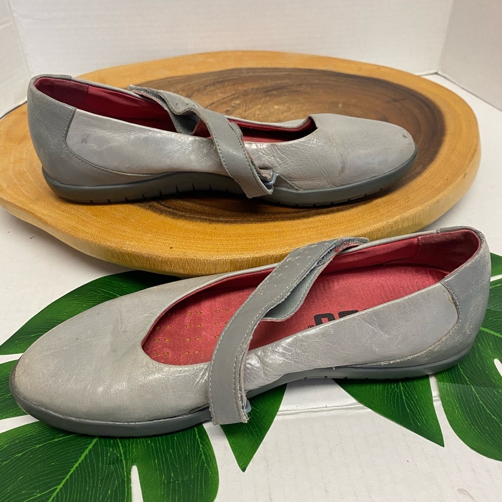 TSUBO Leather Grey Mary Janes Flats - Picture 2 of 8